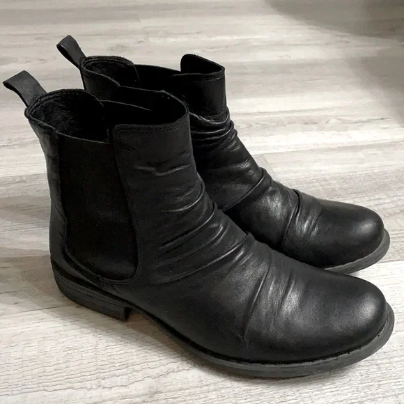 Miz Mooz Lissie Chelsea Boots - Picture 2 of 15